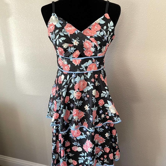 Foxiedox Darlene Ruffle Tiered Floral Print Keyhole Bodice Maxi Formal Dress Lrg - Picture 2 of 12